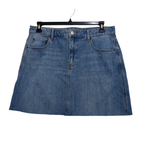 Old Navy Womens Denim Mini Skirt Size 14 Medium Wash Frayed Hem 100% Cotton - Picture 2 of 10